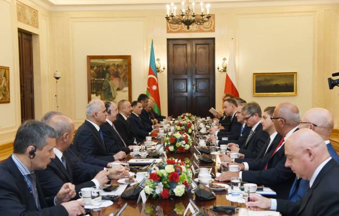Entretien élargi des présidents azerbaïdjanais et polonais
