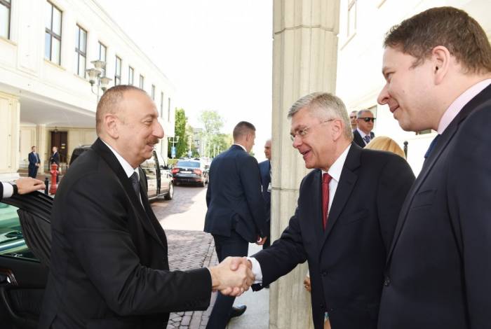 Staatspräsident Ilham Aliyev trifft sich mit Marschall des polnischen Senats