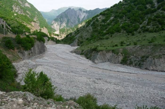 Çaylarda suyun səviyyəsi azalıb