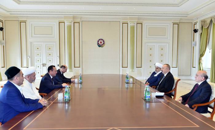 Ilham Aliyev recibió a la delegación de Uzbekistán- FOTO