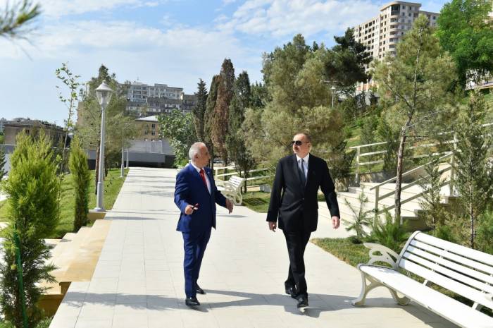 Prezident Yasamalda yeni salınan parkda - FOTOLAR (YENİLƏNİB)