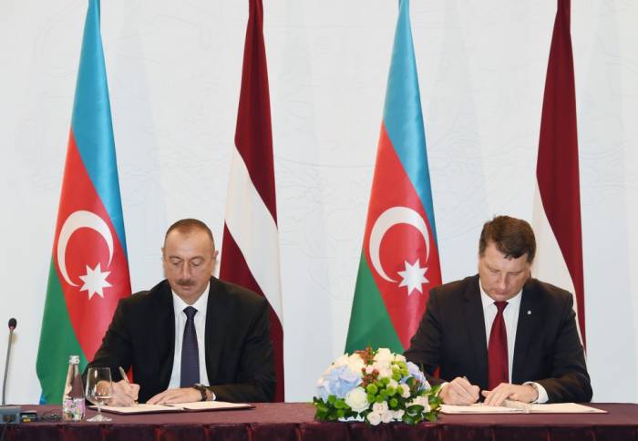 Signature des documents entre l’Azerbaïdjan et la Lettonie
