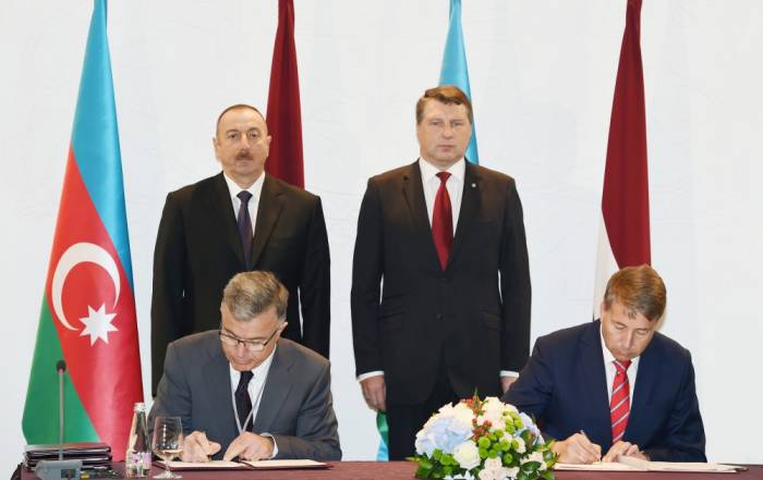 Aserbaidschan und Lettland unterzeichnen Dokumente