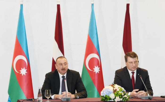 Les présidents azerbaïdjanais et letton font une déclaration conjointe à la presse - PHOTOS