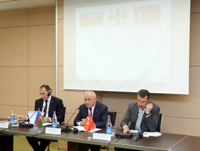 Im Rahmen des Schienenverkehrs Baku-Tiflis-Kars Aussichten für Zusammenarbeit im Zollbereich diskutiert