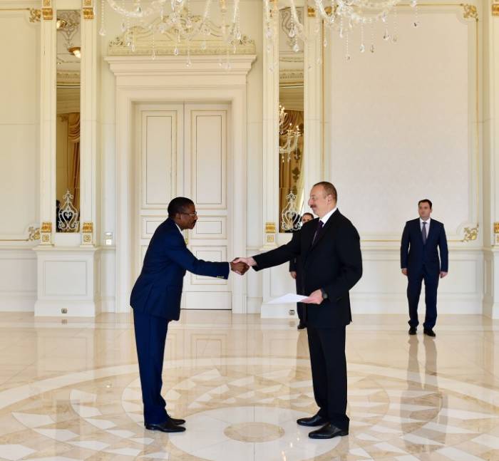 Ilham Aliyev reçoit les lettres de créance du nouvel ambassadeur du Burkina Faso - PHOTOS