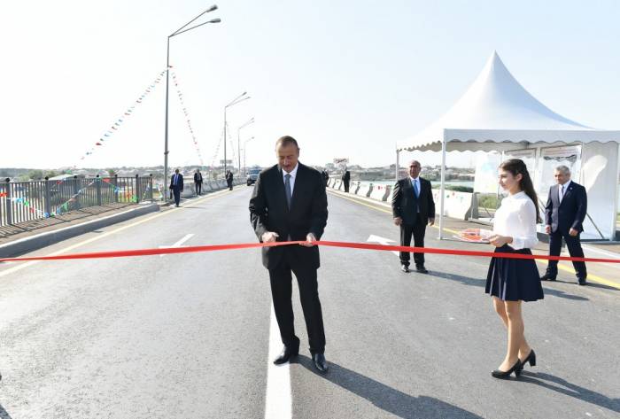 Ilham Aliyev inaugure les routes Pirchaghy-Novkhany et Binéguédi-Novkhany-Djorat