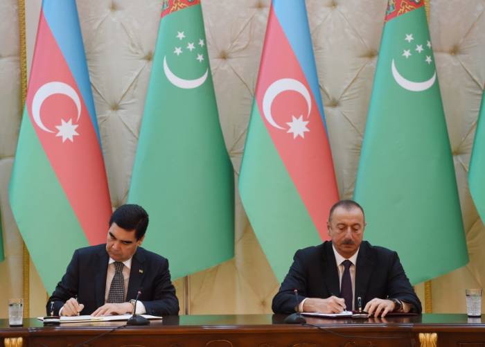 Signature des documents entre l’Azerbaïdjan et le Turkménistan