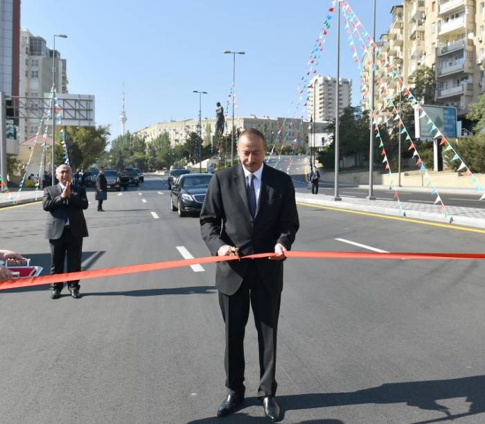 Le président de la République participe à l’ouverture des nouvelles routes dans l’ancien quartier Sovetski - PHOTOS