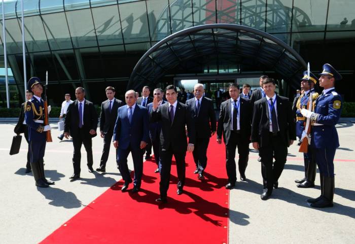 Le président turkmène termine sa visite officielle en Azerbaïdjan
