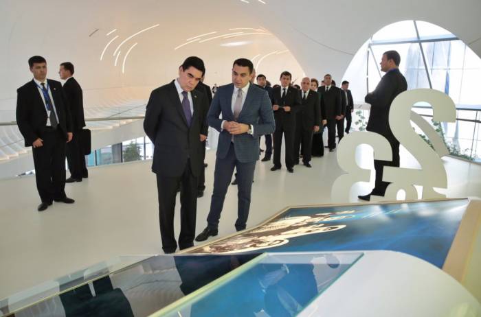 Turkmenistans Präsident Gurbanguly Berdimuhamedow besucht Heydar Aliyev Center
