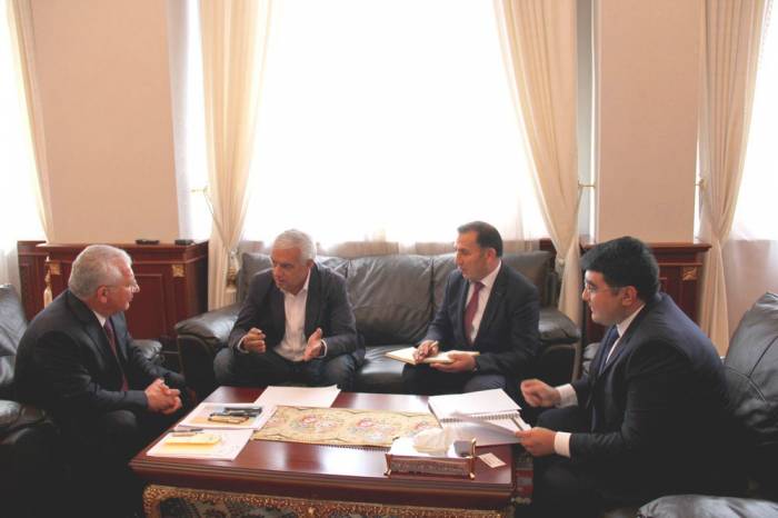 Le développement de la culture des noisetiers en Azerbaïdjan fait l’objet de discussions