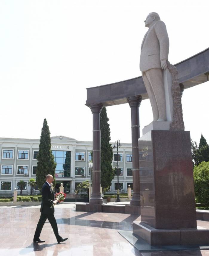 Präsident Ilham Aliyev im Rayon Schamkir eingetroffen
