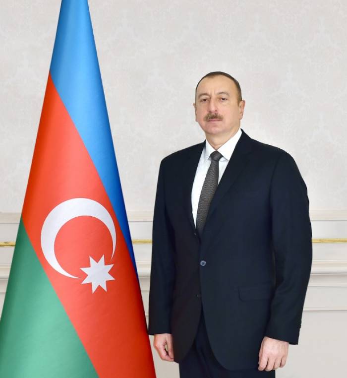 Staatspräsident Ilham Aliyev gratuliert seinem ukrainischen Amtskollegen