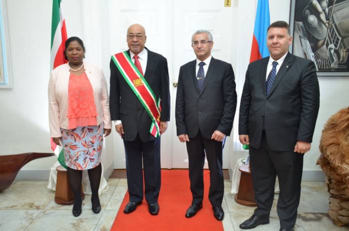 L’ambassadeur Elkhan Poloukhov remet ses lettres de créance au président surinamien