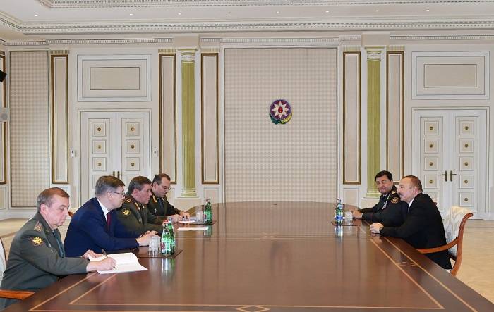 Ilham Aliyev s’est entretenu avec une délégation menée par le chef d’état-major des armées russes