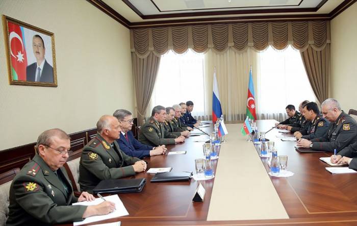 Treffen von Generalstabschefs der aserbaidschanischen und russischen Streitkräfte in Baku