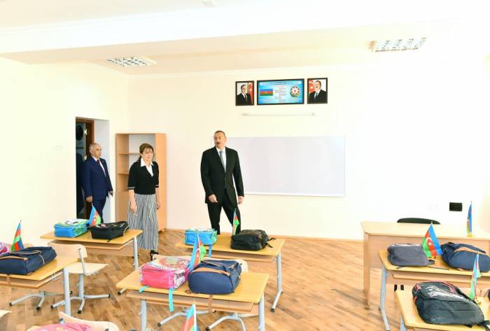 Ilham Aliyev inspecte les conditions créées dans les écoles №239 et 162 - PHOTOS