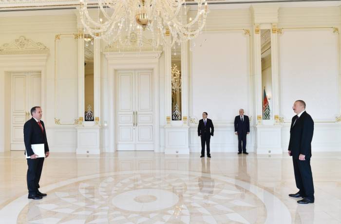 Le président azerbaïdjanais a reçu les lettres de créance du nouvel ambassadeur hongrois