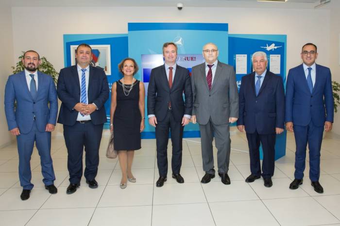 La délégation française visite le Centre de contrôle et d’efficacité de l’espace aérien de l’aéroport de Bakou