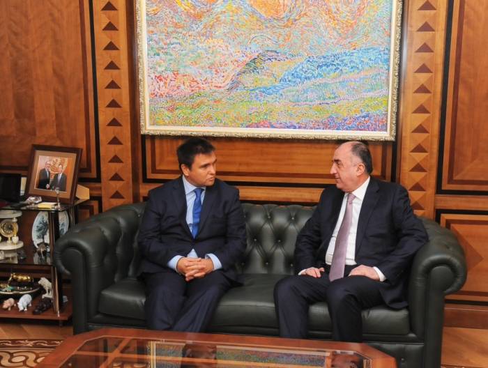 Treffen aserbaidschanischen und ukrainischen Außenministern in Baku