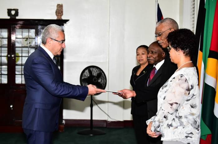 L’ambassadeur azerbaïdjanais remet ses lettres de créance au président du Guyana 
