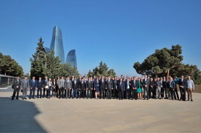 Los participanes de conferencia en el Valle de los Caídos-FOTOS