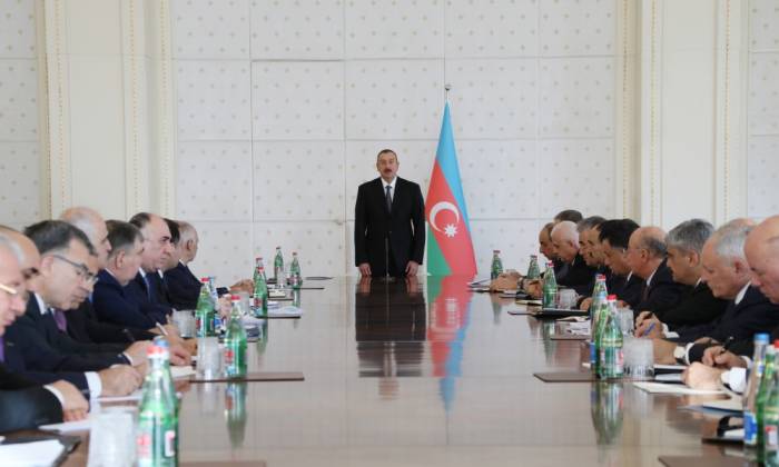 Ilham Aliyev a réuni les ministres