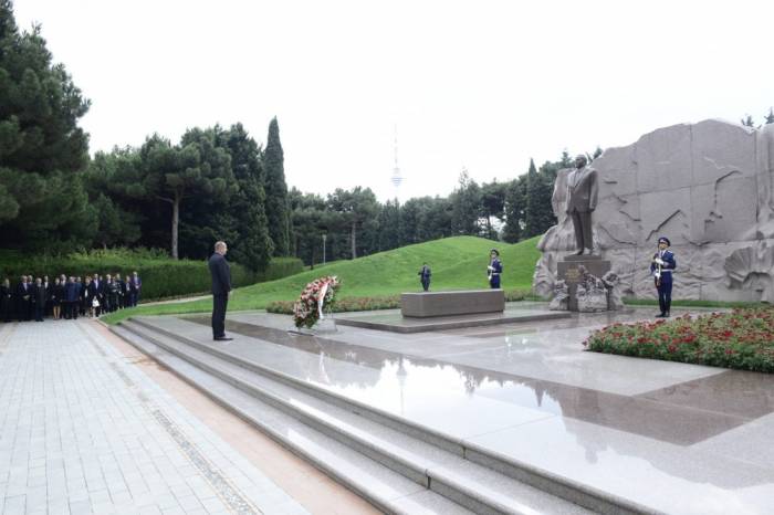 Bolqarıstan lideri Fəxri və Şəhidlər xiyabanında - Fotolar