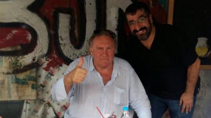 Depardieu isst türkische Spezialität Kokoreç