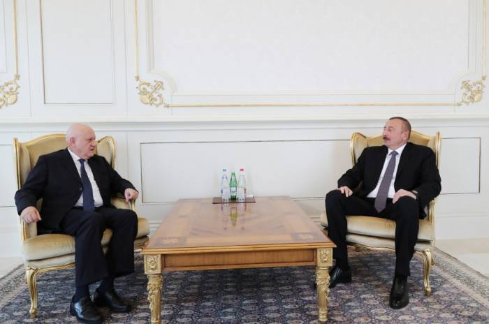 Ilham Aliyev rencontre le nouvel ambassadeur du Guatemala en Azerbaïdjan