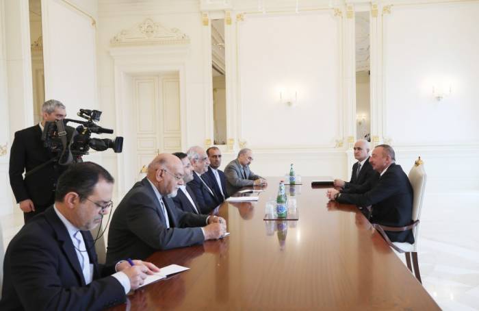 Ilham Aliyev reçoit le ministre iranien de l’Economie et des Finances
