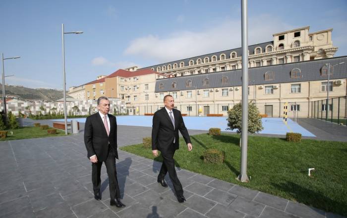 Ilham Aliyev s’est familiarisé avec les conditions créées dans un nouveau parc à Bakou - PHOTOS
