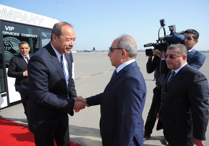 Le Premier ministre ouzbek est arrivé en Azerbaïdjan