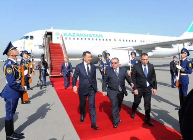 Kazakh PM arrives in Azerbaijan

