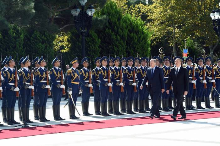 Cérémonie d’accueil officiel du président turc Recep Tayyip Erdogan à Bakou
