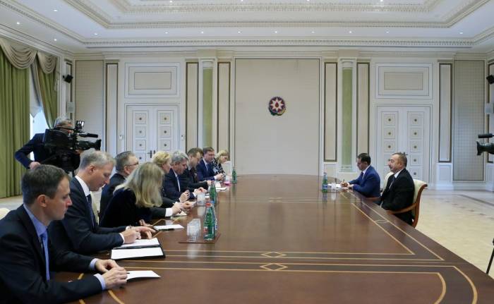 Ilham Aliyev reçoit des ambassadeurs chargés des missions spéciales du Partenariat oriental