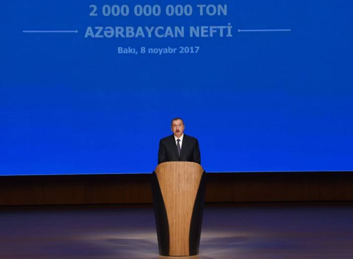 Feierliche Zeremonie anlässlich der Gewinnung von zwei Milliarden Tonnen Öl wird in Aserbaidschan