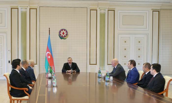 Ilham Aliyev reçoit une délégation de vainqueurs du Championnat d’Europe d’échecs par équipes