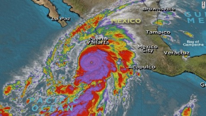 Amerikas Monster-Hurrikan “Patricia“ trifft auf Land
