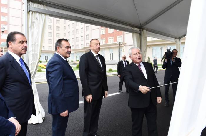 Staatspräsident Ilham Aliyev weiht neu gebaute Studentenwohnheimanlage in Ganja ein