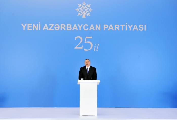 Ilham Aliyev: BTK-Strecke und Nord-Süd-Korridor verwandeln Aserbaidschan in einen wichtigen Verkehrsknotenpunkt