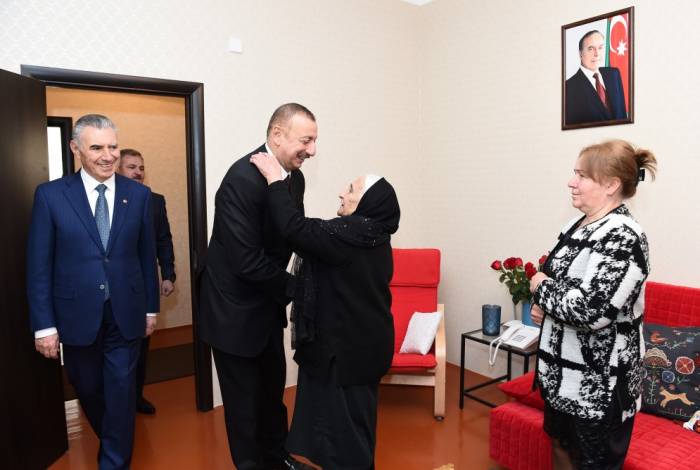 Ilham Aliyev a visité un nouveau complexe résidentiel construit pour 1170 familles déplacées à Terter