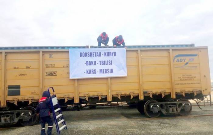 Le premier train parti de la Turquie pour l’Azerbaïdjan sur le chemin de fer BTK est arrivé à Bakou