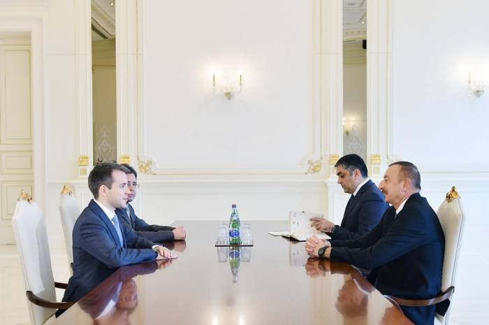 Ilham Aliyev reçoit le ministre russe des Communications