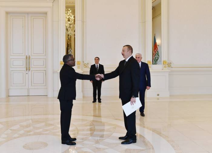 Ilham Aliyev reçoit les lettres de créance du nouvel ambassadeur du Soudan