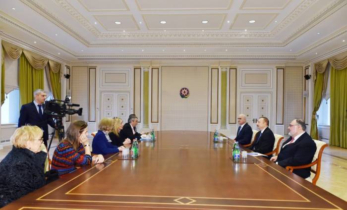 Ilham Aliyev empfängt britische Delegation