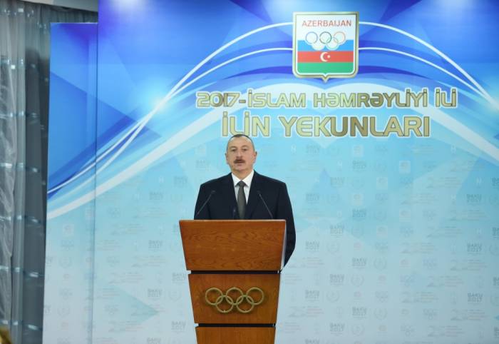 Ilham Aliyev assiste à la réunion consacrée au bilan sportif de 2017