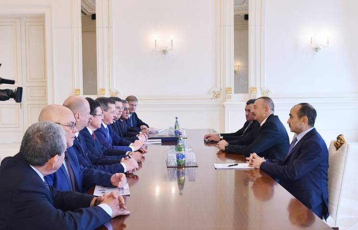 Ilham Aliyev a reçu une délégation conduite par le gouverneur de la province d’Astrakhan