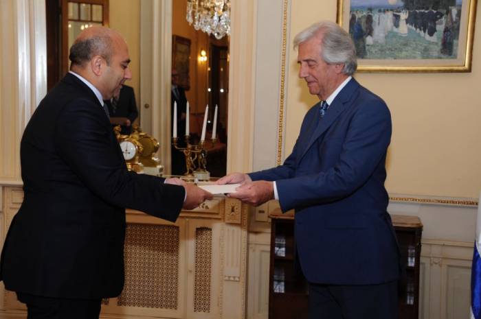 L’ambassadeur d’Azerbaïdjan en Uruguay remet ses lettres de créance au président Tabaré Vazquez
